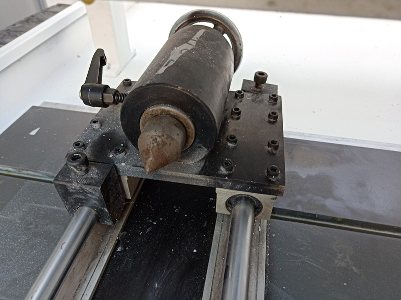 Semi Enclosed Small Mold Engraving Machine